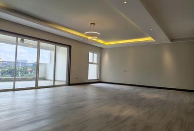 3 Bed Apartment with En Suite in Riverside