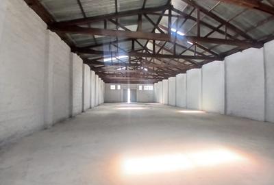 5,000 ft² Warehouse with Parking in Industrial Area - 2