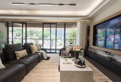 4 Bed Apartment with En Suite in Westlands Area