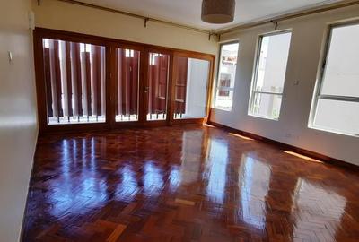 5 Bed Townhouse with En Suite at Lavington - 4