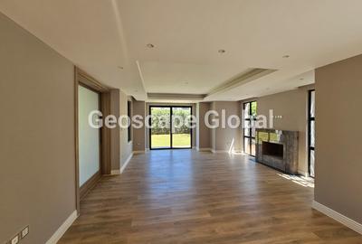 5 Bed Villa with En Suite in Runda - 4