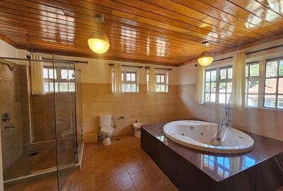 5 Bed House with En Suite in Runda - 3