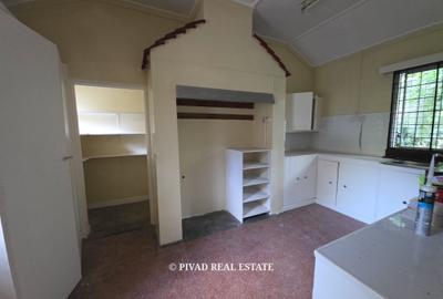 4 Bed House with Garden in Rosslyn - 4