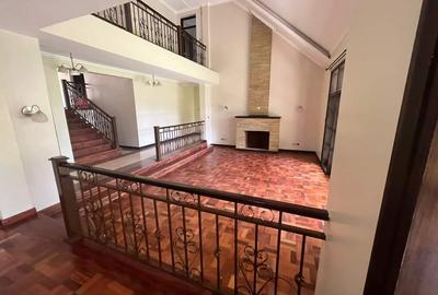 4 Bed Townhouse with En Suite in Rosslyn - 2