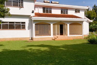 5 Bed House with En Suite at Runda