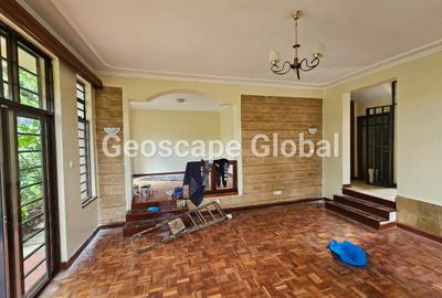 4 Bed House with En Suite in Nyari