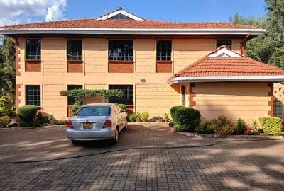 5 Bed Villa with En Suite in Nyari - 2