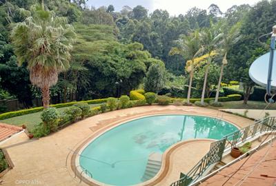 5 Bed House with En Suite in Nyari