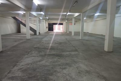 45,000 ft² Warehouse with Backup Generator in Industrial Area - 3