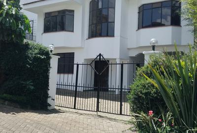 5 Bed Townhouse with En Suite at Riverside