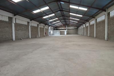 10,500 ft² Warehouse with Parking in Industrial Area - 3