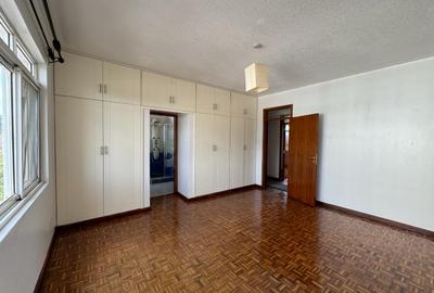 3 Bed Apartment with En Suite in Brookside