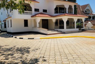 5 Bed Townhouse with En Suite at Mt Kenya - 2
