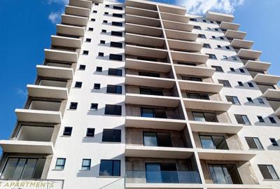 3 Bed Apartment with En Suite in Brookside - 4