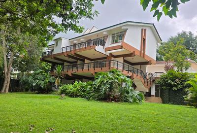 5 Bed House with En Suite in Runda