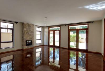 5 Bed Townhouse with En Suite in Lavington - 3
