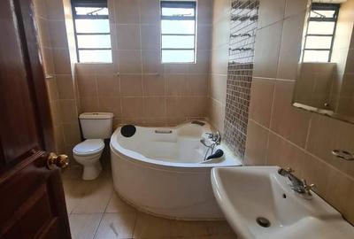 3 Bed Apartment with En Suite in Kilimani