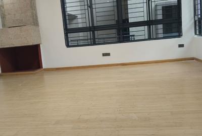 5 Bed Townhouse with En Suite in Lavington - 2