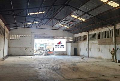 4,900 ft² Warehouse with Fibre Internet in Industrial Area - 3