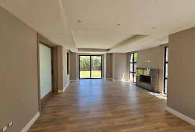 5 Bed House with En Suite in Runda - 3