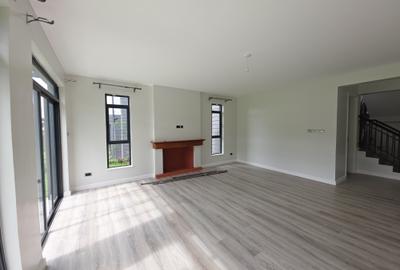 4 Bed Townhouse with En Suite at Fivestar Paradise