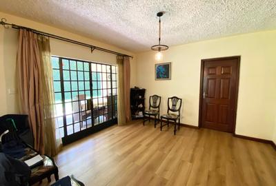 5 Bed Villa with En Suite in Spring Valley - 4