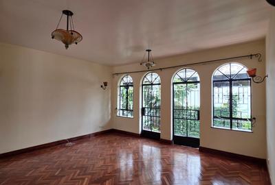 5 Bed Villa with En Suite at Riverside Drive