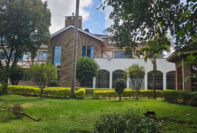 6 Bed House with En Suite in Runda