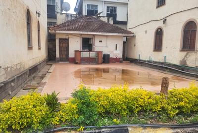 130 m² Commercial Property with Service Charge Included in Kilimani