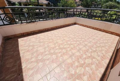 4 Bed Townhouse with En Suite at Lavington - 2