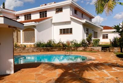 5 Bed House with En Suite at Runda