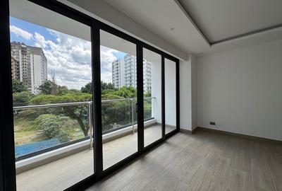 3 Bed Apartment with En Suite in Riverside