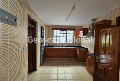5 Bed Townhouse with En Suite in Lavington
