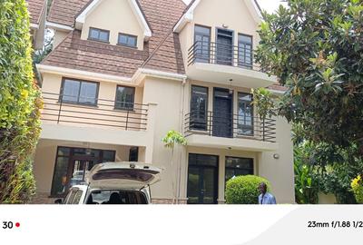 5 Bed Townhouse with En Suite in Lavington - 4
