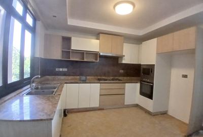 3 Bed Apartment with En Suite at Riverside - 2