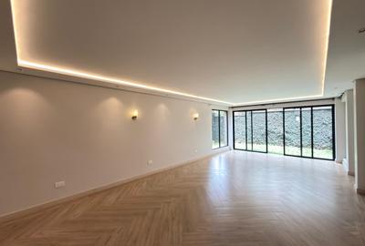 6 Bed Townhouse with En Suite at Lavington - 3