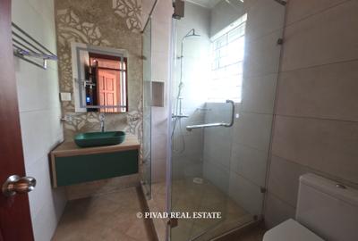 4 Bed House with Garden in Rosslyn - 4
