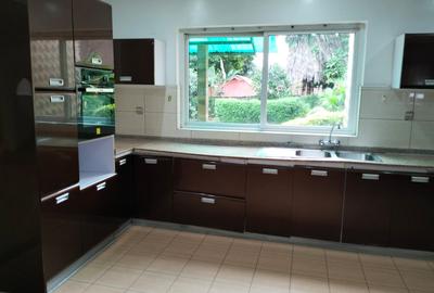 4 Bed Townhouse with En Suite in Riverside - 3
