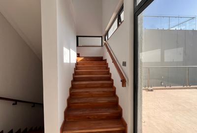 5 Bed Villa with En Suite at Lavington - 4