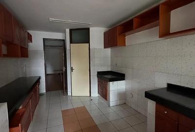 3 Bed Apartment with En Suite in Kileleshwa - 3