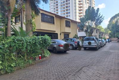 5 Bed Townhouse with En Suite in General Mathenge