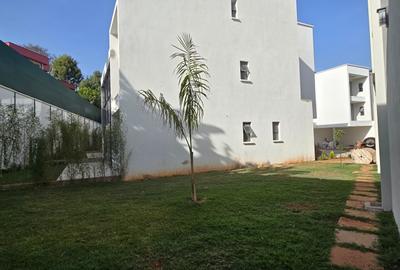 5 Bed Townhouse with En Suite at Lavington Green - 4