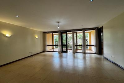 3 Bed Apartment with En Suite in Riverside - 2