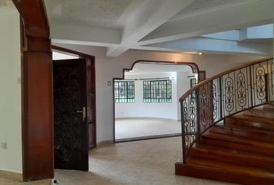 4 Bed House with En Suite in Karen - 3