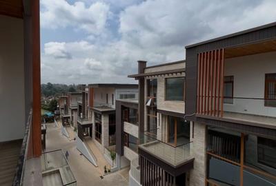 6 Bed Townhouse with En Suite in Lavington