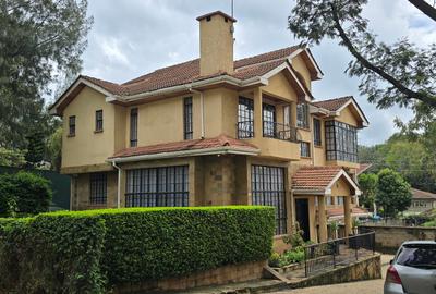 5 Bed Townhouse with En Suite at Lavington Green - 3