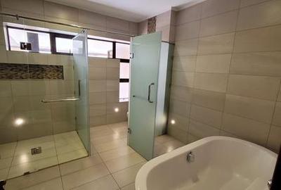 5 Bed Townhouse with En Suite in Lavington - 3