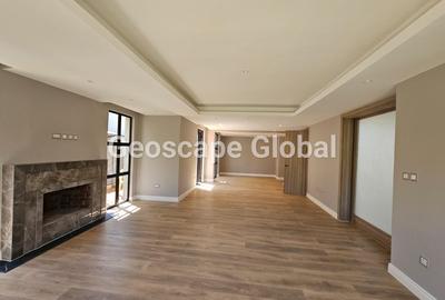 5 Bed Villa with En Suite in Runda - 3