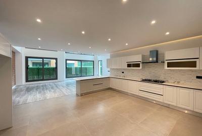 5 Bed Villa with En Suite in Lavington - 3