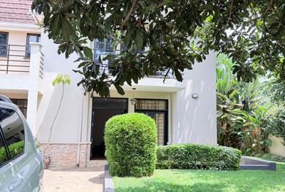 6 Bed Townhouse with En Suite in Lavington - 2